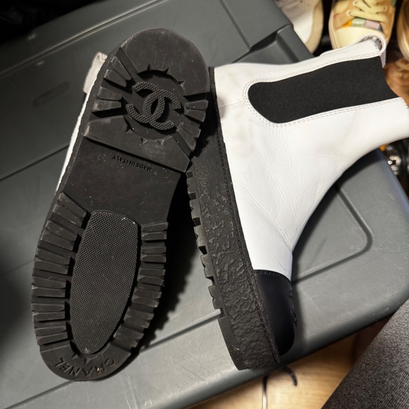 Chanel Interlocking CC Logo Chelsea Boots 2021 - Picture 5 of 5